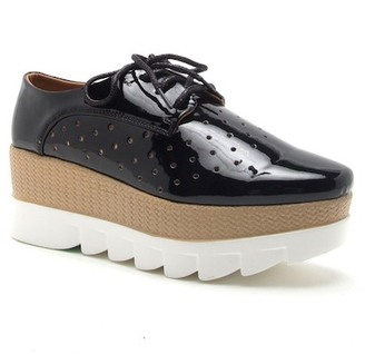 Qupid Showdown Perforated Lace-Up Platform Oxford