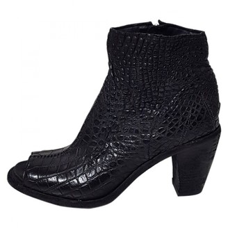 Isaac Sellam N Black Alligator Ankle boots