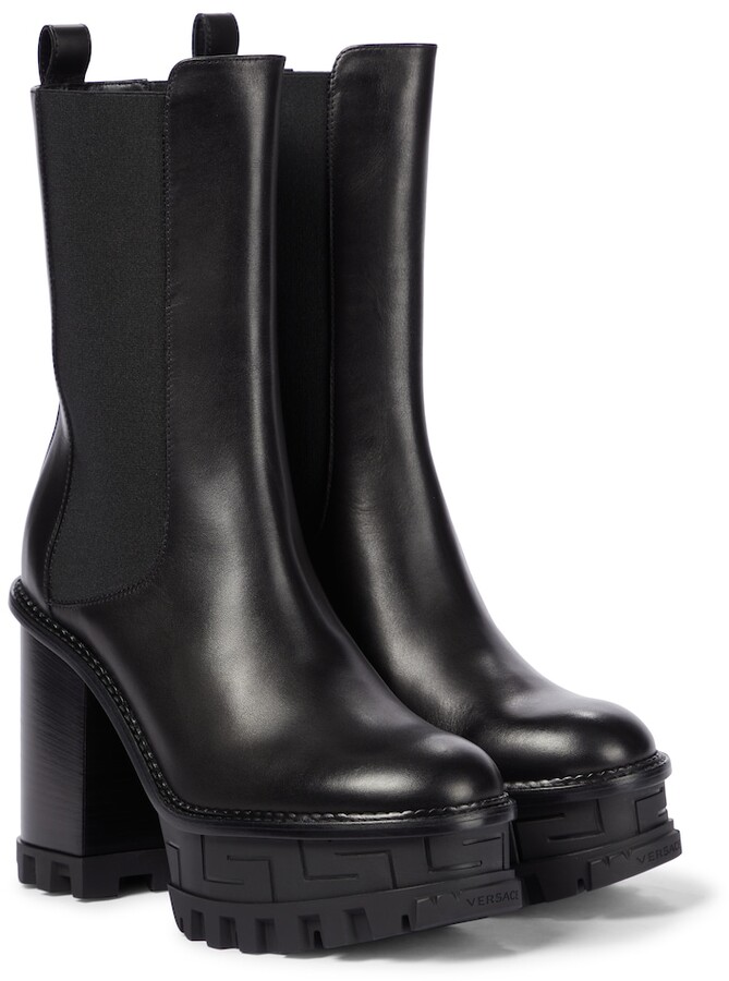 greca labyrinth boots