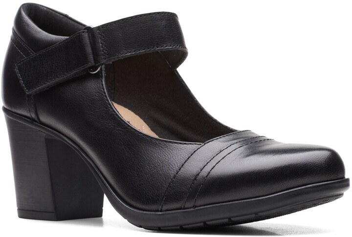 clarks unelott plain black