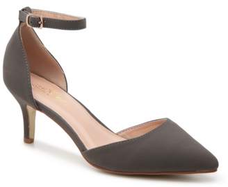 Journee Collection Ike Pump