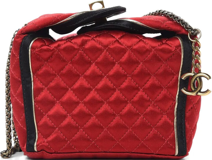Chanel Pre Owned 2010 Diamond-quilted mini shoulder bag