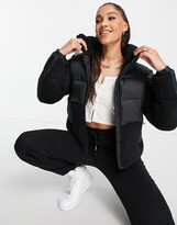 Thumbnail for your product : Columbia Leadbetter Point puffer jacket in black