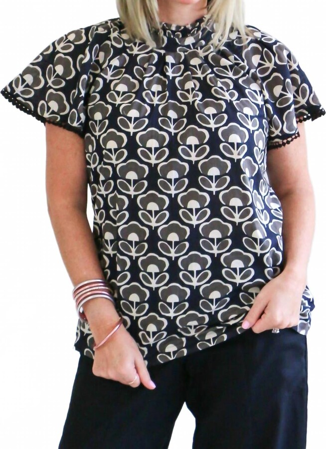 Ivy Jane Block And Flutter Top In Black