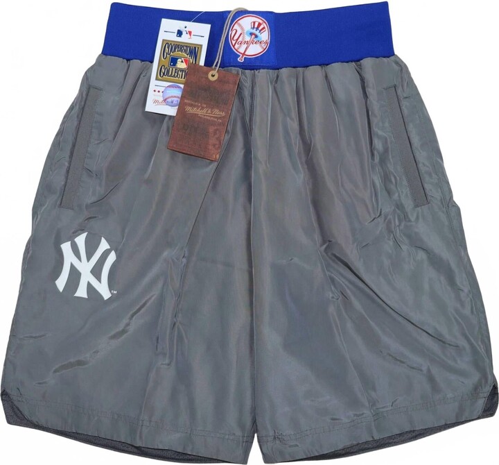 Mitchell & Ness Men's Mlb Baseball Cooperstown Collection Insignia New York Yankees Shorts In Grey