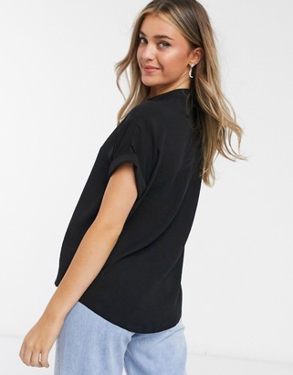 New Look button detail top in black