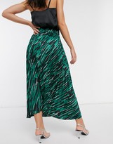 Thumbnail for your product : Liquorish pleated midaxi skirt in abstract print with side slit