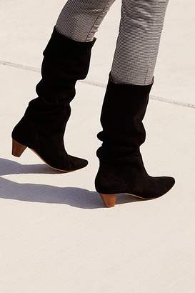 The New Rules For Wearing Tall Boots Over Skinny Jeans - The Mom Edit