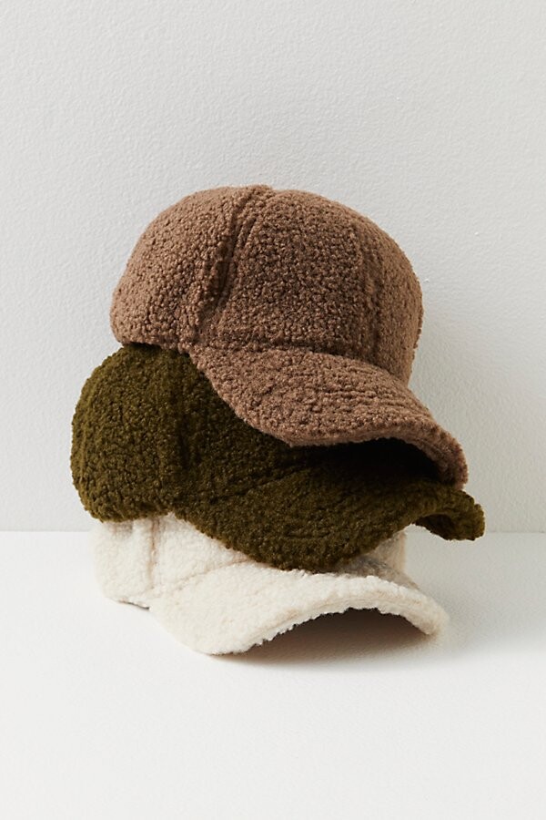 Sherpa baseball cap for casual fall outfit idea 