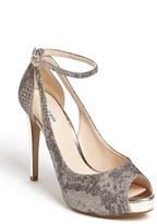 Thumbnail for your product : GUESS 'Harbin' Pump