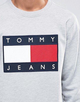 Tommy Jeans 90s Crew Sweatshirt in Gray Marl