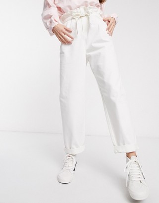 lightweight white jeans