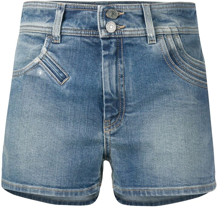 denim shorts pockets showing