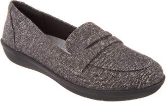 Clarks CLOUDSTEPPERS by Slip-on Loafers - Ayla Form