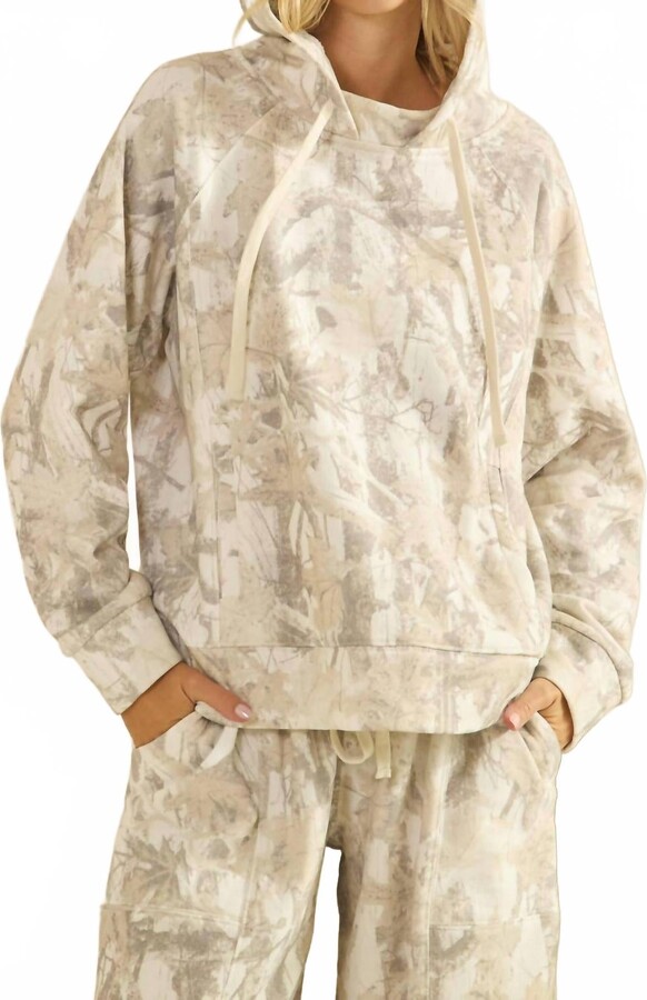 Veveret Long Sleeves Pockets Hoodie In Camo