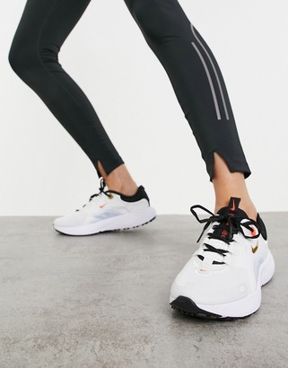 nike running escape run trainers in white and gold