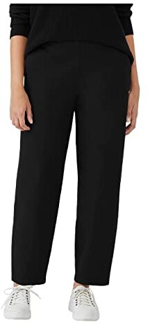 black pants with pockets