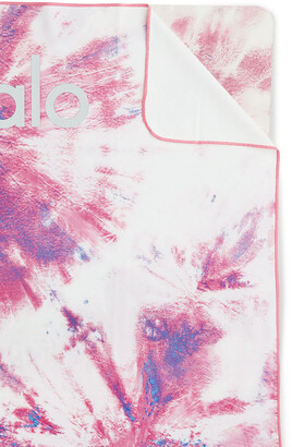 Alo Yoga Tie-Dye Grounded No-Slip Towel in Pink Tie Dye