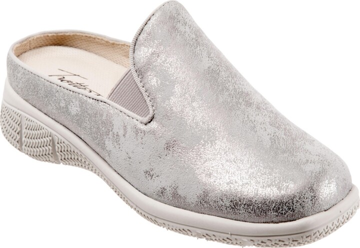 Trotters Uma Sneaker