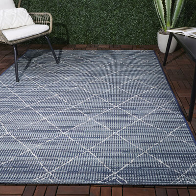 Beachcrest Homeâ"¢ Hylan Geometric Blue/Green Indoor/Outdoor Area Rug