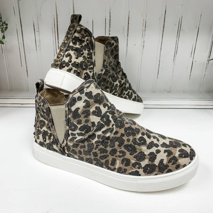 Very G Zoey Women's Slip On Shoes In Leopard