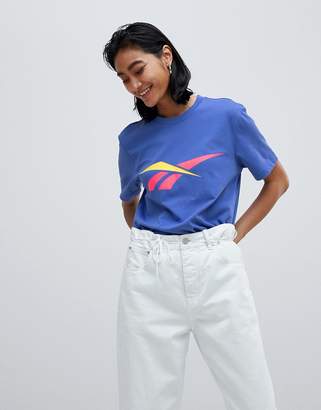 Reebok T-Shirt With Contrast Vector Logo