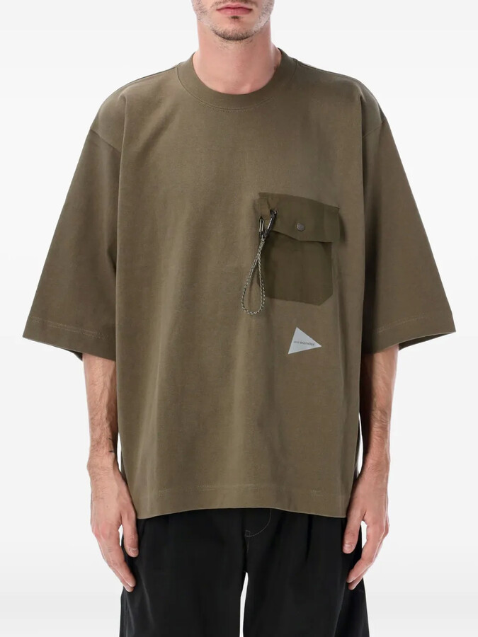 and wander pocket T-shirt