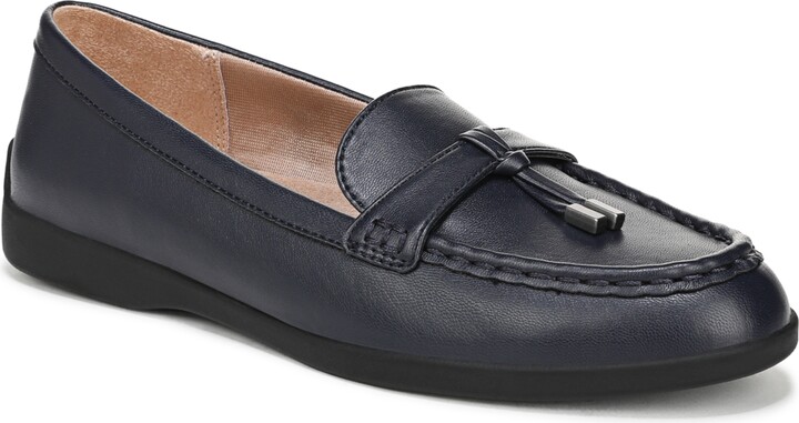LifeStride Women's Malta 3 Round Toe Slip On Tassel Loafers