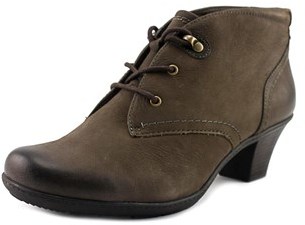 Earth Origins Devin Round Toe Leather Ankle Boot.