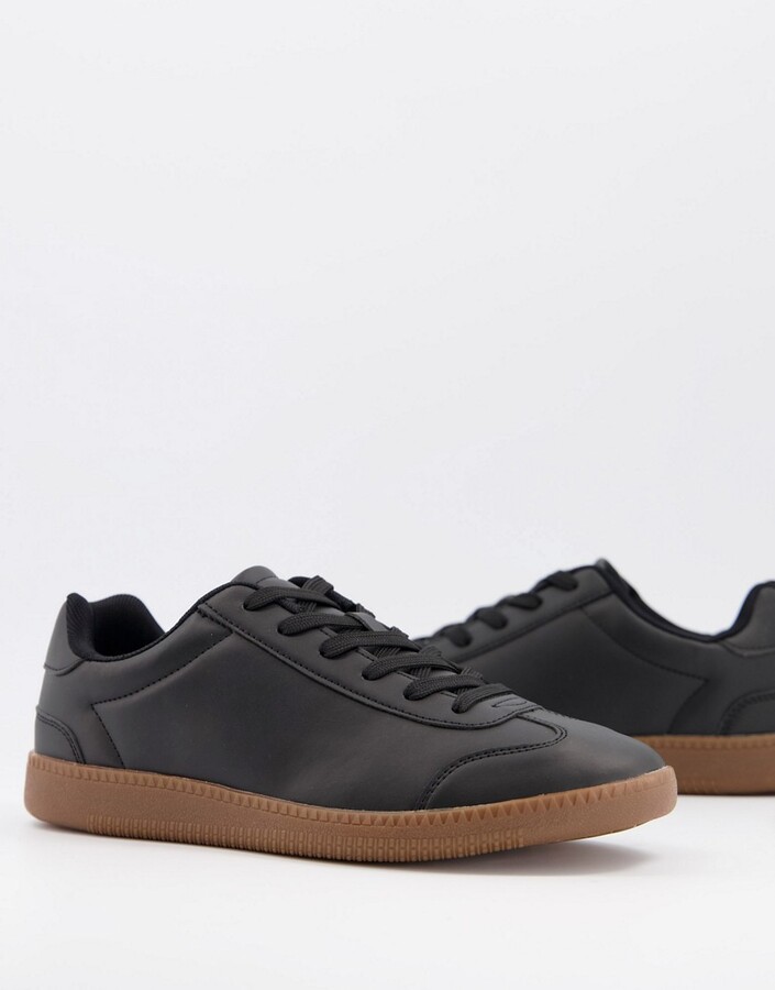 black trainers brown sole