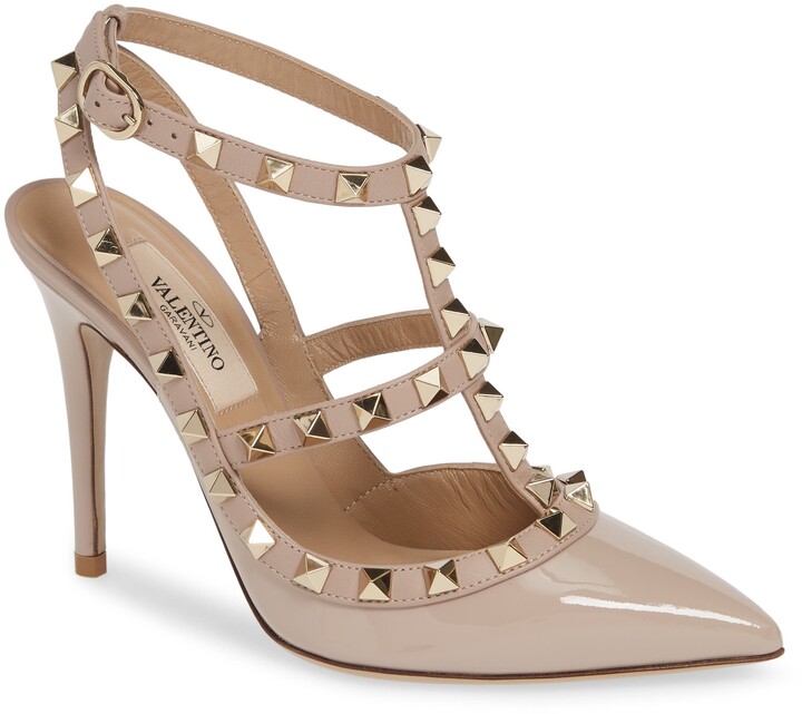 rockstud pointed toe pump