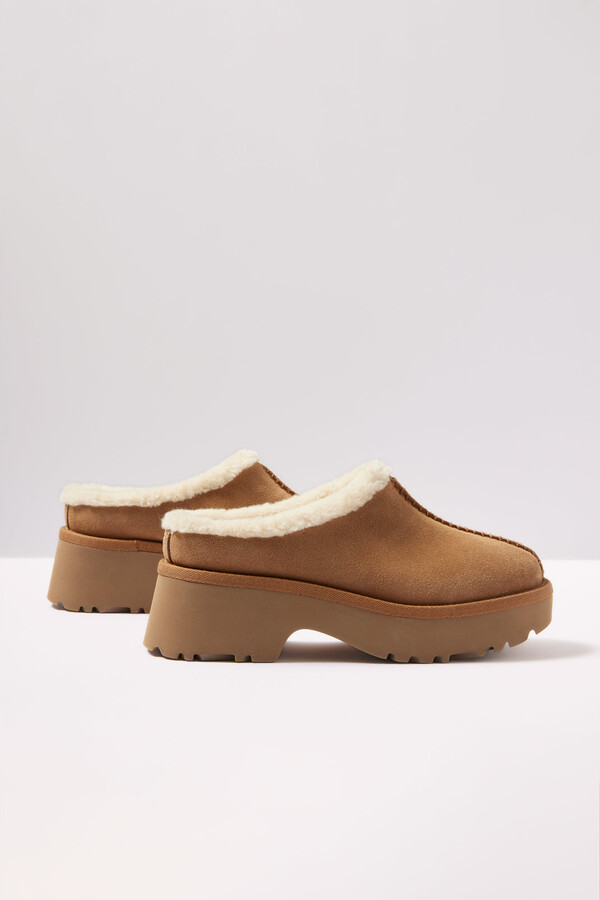 UGG New Heights Cozy Clog