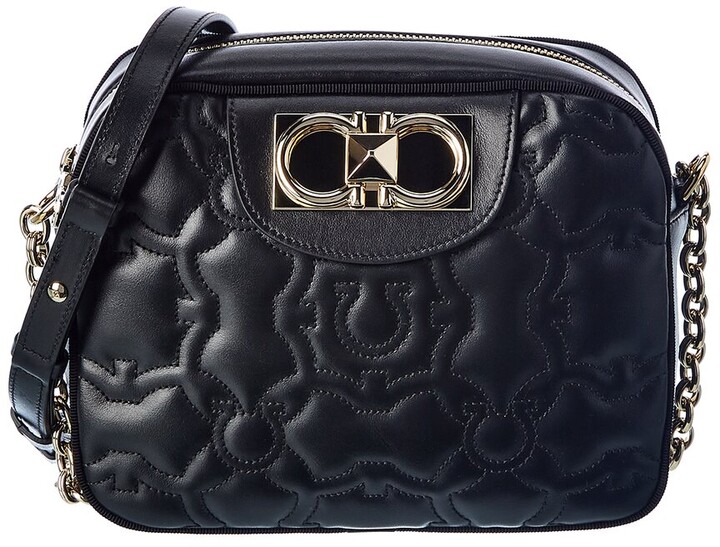 salvatore ferragamo gancini leather camera bolsa