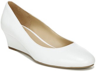 naturalizer courtney wedge pump