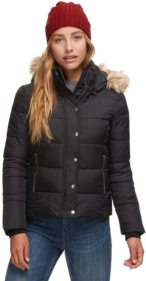 Featured image of post Cropped Puffer Jacket With Faux Fur Hood / Shop coats &amp; jackets right here at missguided and prepare to look hot when the weather&#039;s online shopping for moncler wilson hooded quilted down puffer jacket from top store.