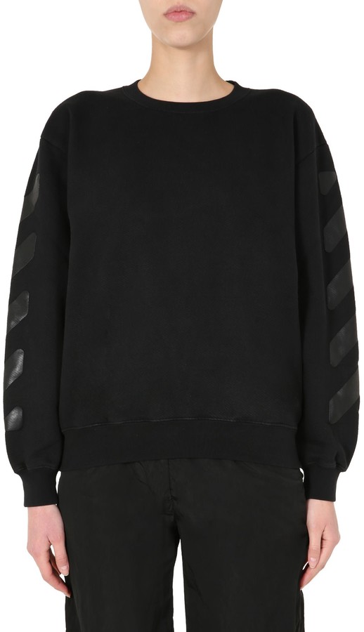 black round neck sweatshirt