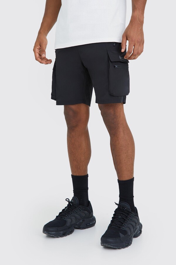 nike lightweight utility cargo shorts in black