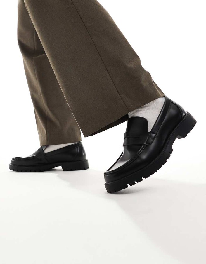 Schuh Ravi loafers in black PU