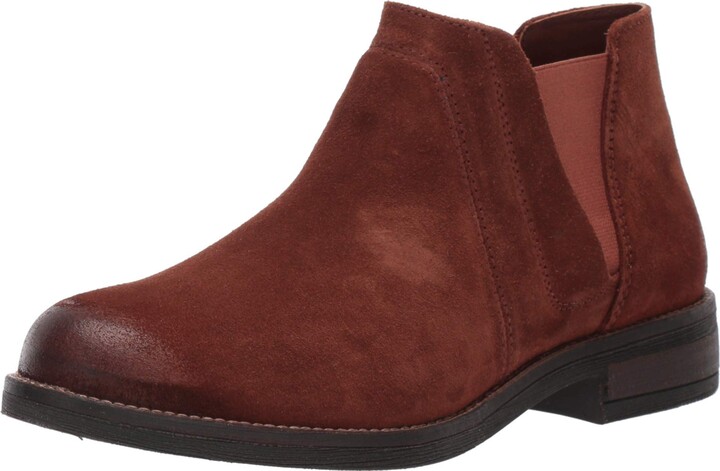 clarks demi beat chelsea boot