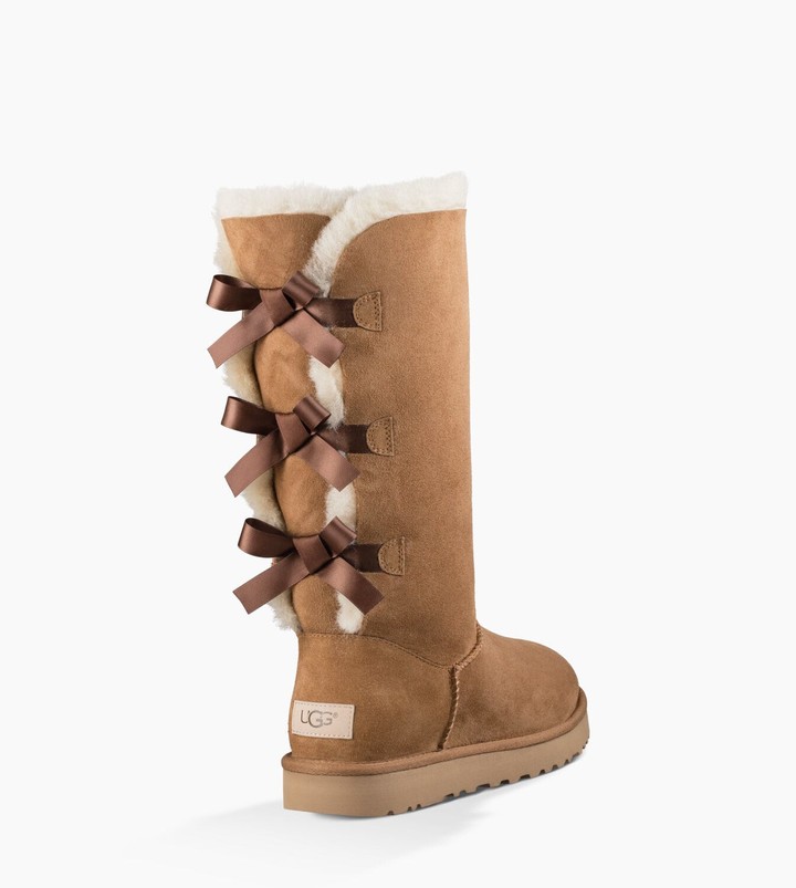 black uggs with bows on the back