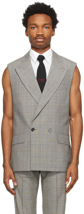 sleeveless suit jacket