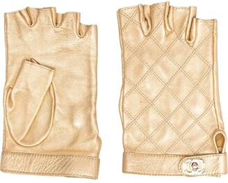 Chanel Pre Owned 2010s diamond-quilted CC turn-lock gloves