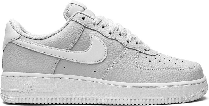 nike air force one platinum