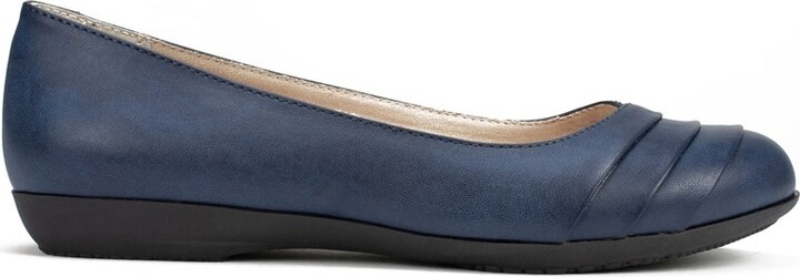 Cliffs by White Mountain Women's Clara Flat Shoes
