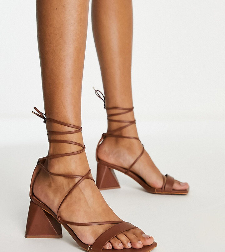 Aggregate more than 65 tan heeled sandals wide fit