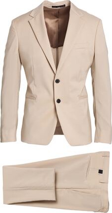 Low Brand Man Suit
