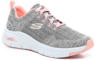 sketchers arch support shoe