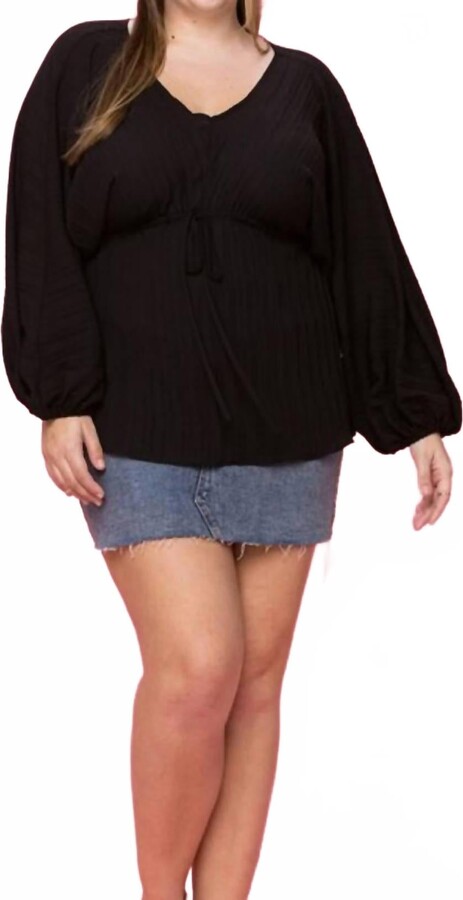 OODI Solid Pleated Silky Fabric Top In Black