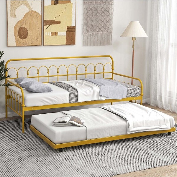 Costway CostwayTwinSizeMetalDaybedwithTrundleSpace-SavingSofaBedLockableWheelsGold