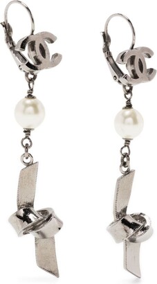 Chanel Pre-owned 1995 CC Faux-Pearl Drop Earrings - Gold